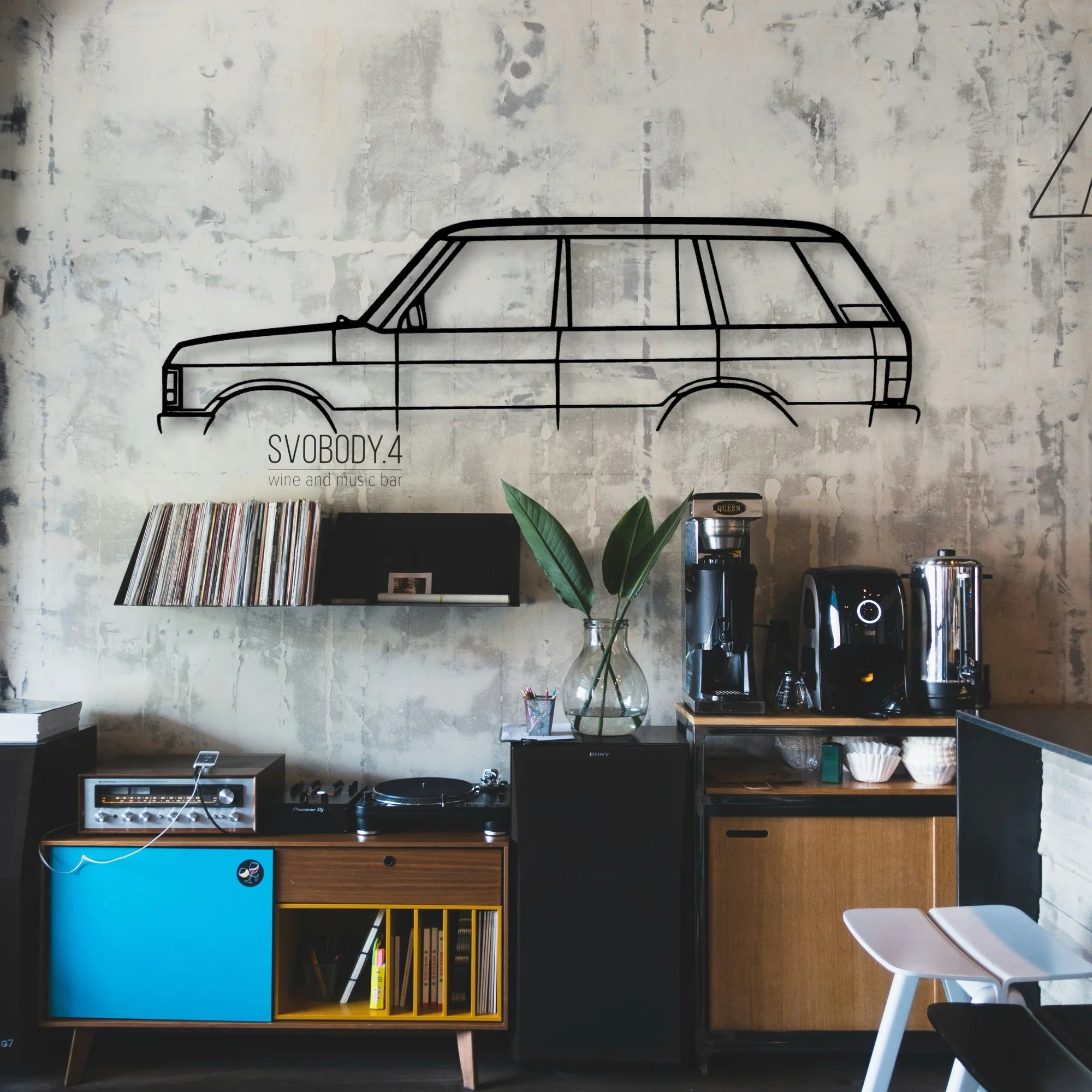 Range Rover LWB Classic Silhouette Metal Wall Art - Automotive Garage Decor